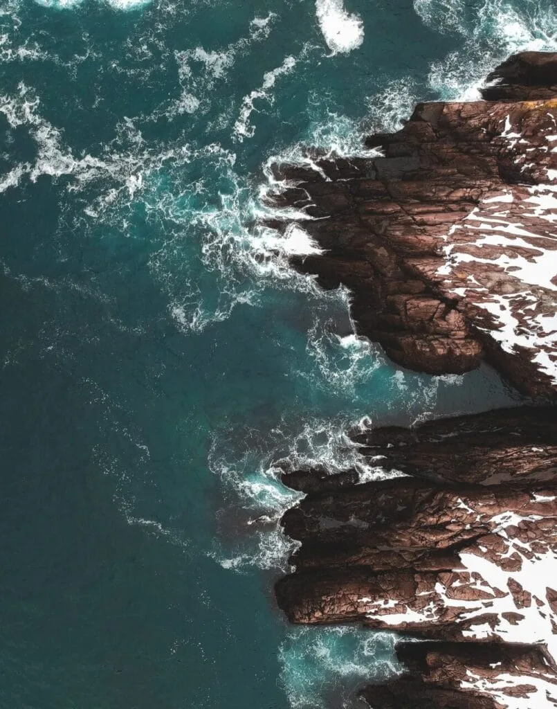 sea by rocks